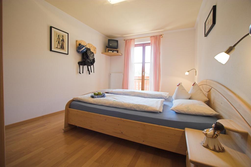 Apartments Dilln Guetl Tires Room photo