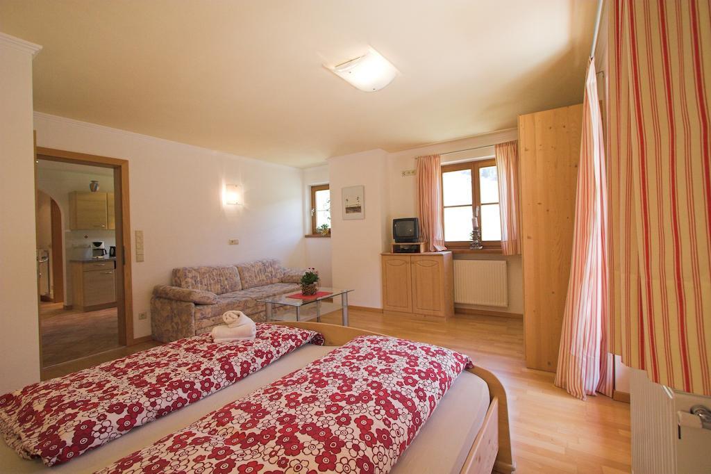 Apartments Dilln Guetl Tires Room photo