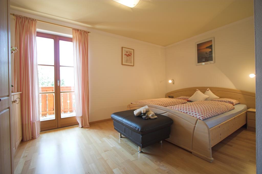 Apartments Dilln Guetl Tires Room photo